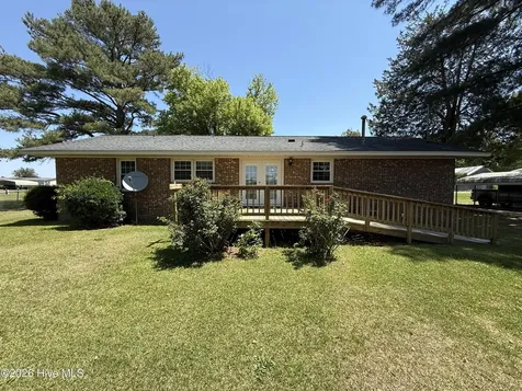 2042 Pinetops-crisp Road Pinetops NC 27864