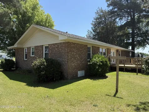 2042 Pinetops-crisp Road Pinetops NC 27864