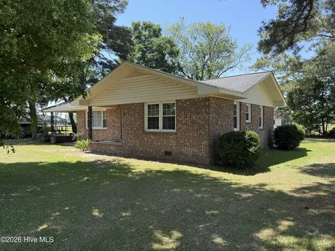 2042 Pinetops-crisp Road Pinetops NC 27864