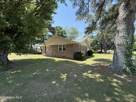 2042 Pinetops-crisp Road Pinetops NC 27864