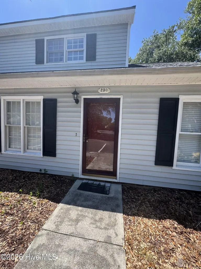 3200 Crystal Oaks Lane Morehead City NC 28557