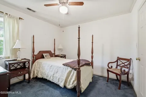 2604 One Iron Street Morehead City NC 28557