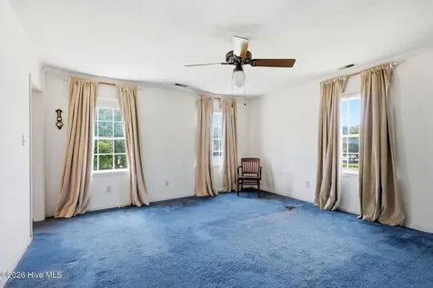 2604 One Iron Street Morehead City NC 28557