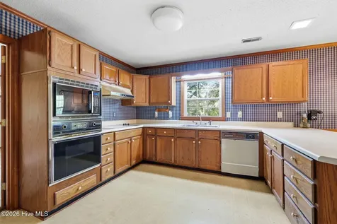 2604 One Iron Street Morehead City NC 28557