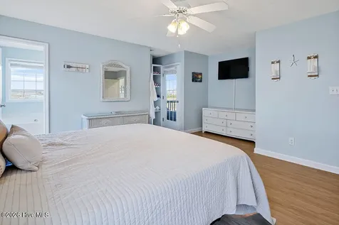 1517 N New River Drive Surf City NC 28445