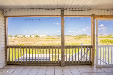 1517 N New River Drive Surf City NC 28445