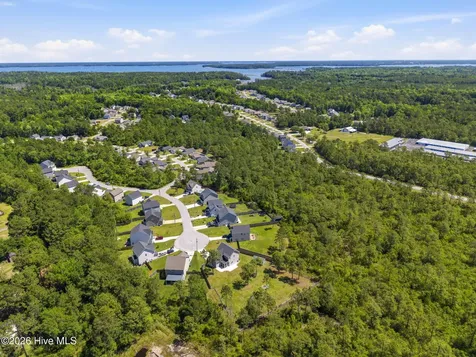 527 Everett Glades Sneads Ferry NC 28460