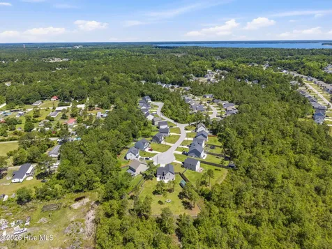 527 Everett Glades Sneads Ferry NC 28460