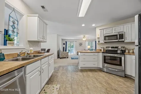 703 Hummingbird S Swansboro NC 28584
