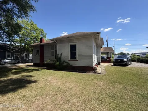 209 N Pollock Street Selma NC 27576
