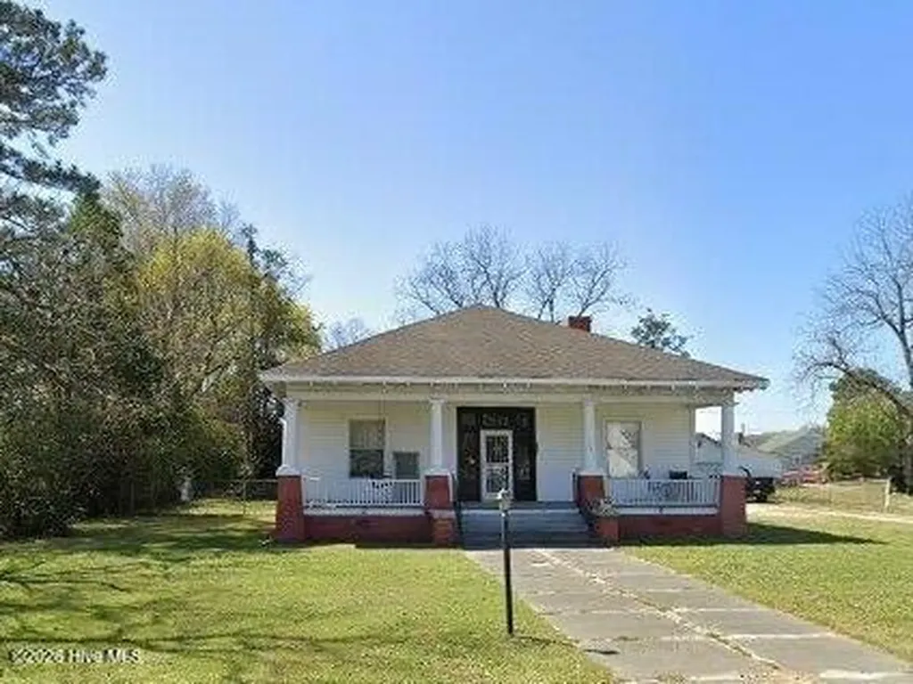 302 N Marlboro Street Mccoll SC 29570