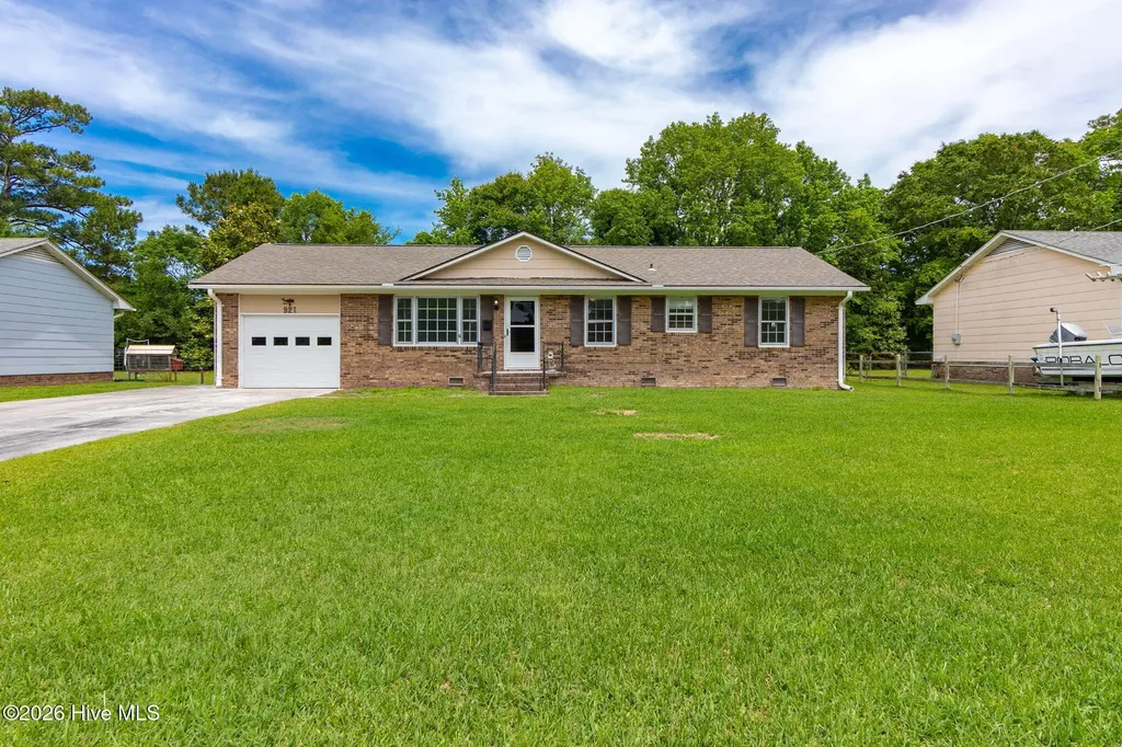 921 Harrell Drive Morehead City NC 28557