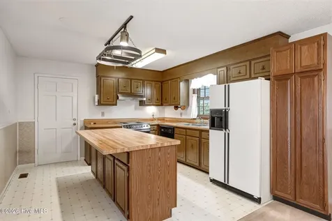 921 Harrell Drive Morehead City NC 28557