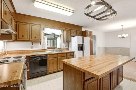 921 Harrell Drive Morehead City NC 28557