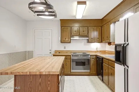 921 Harrell Drive Morehead City NC 28557
