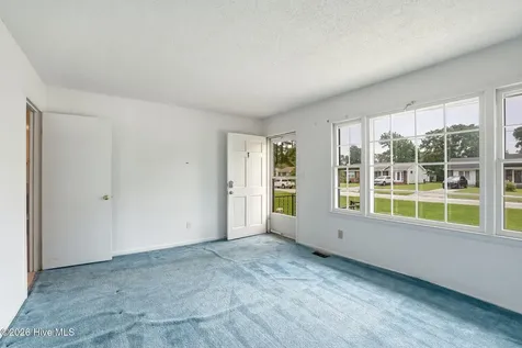 921 Harrell Drive Morehead City NC 28557
