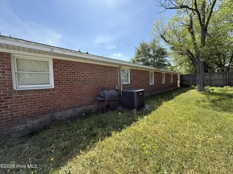 212 S Gillespie Street Elizabethtown NC 28337