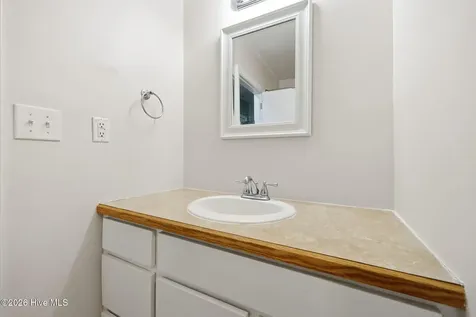 100 E Sherwood Drive Havelock NC 28532