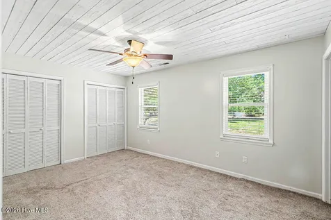 212 W Volant Street Hubert NC 28539