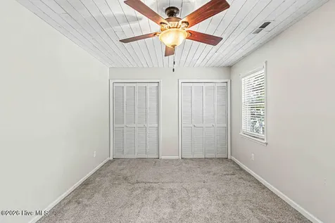 212 W Volant Street Hubert NC 28539