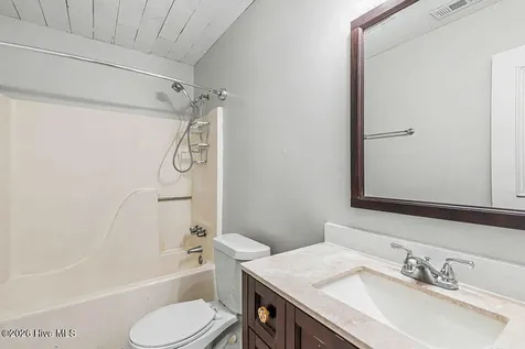 212 W Volant Street Hubert NC 28539