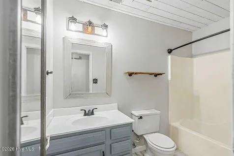 212 W Volant Street Hubert NC 28539