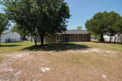 212 W Volant Street Hubert NC 28539