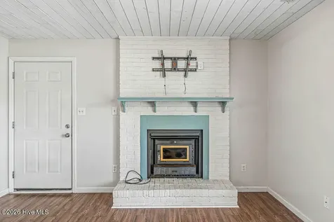 212 W Volant Street Hubert NC 28539