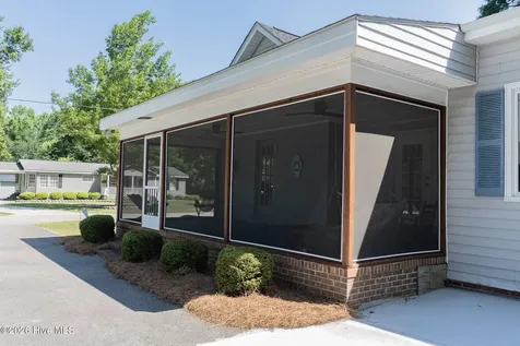 512 S Ashe Street Bladenboro NC 28320