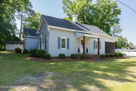 512 S Ashe Street Bladenboro NC 28320