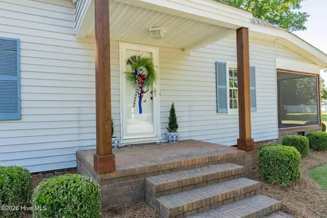 512 S Ashe Street Bladenboro NC 28320