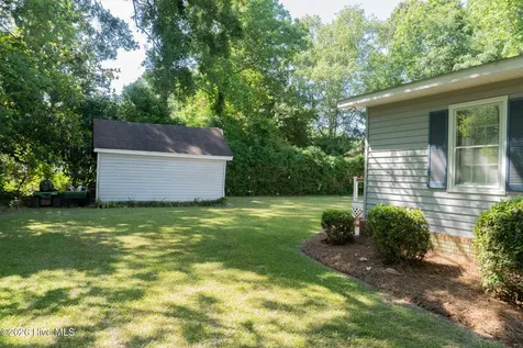 512 S Ashe Street Bladenboro NC 28320