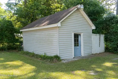 512 S Ashe Street Bladenboro NC 28320