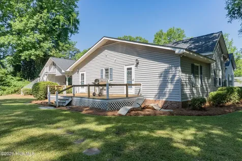 512 S Ashe Street Bladenboro NC 28320