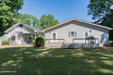 512 S Ashe Street Bladenboro NC 28320
