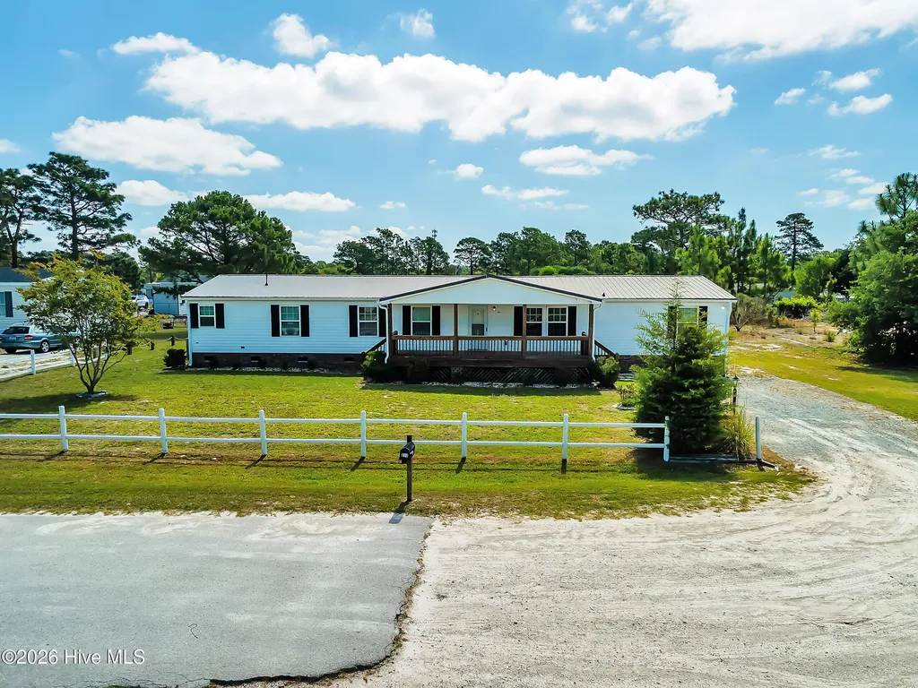 213 S Winchester Lane Hubert NC 28539
