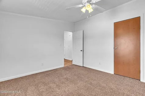 213 S Winchester Lane Hubert NC 28539
