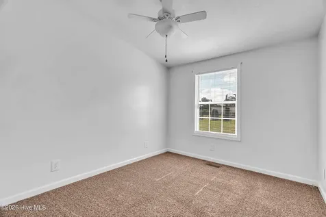 213 S Winchester Lane Hubert NC 28539