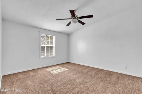 213 S Winchester Lane Hubert NC 28539