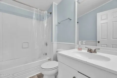213 S Winchester Lane Hubert NC 28539