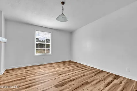 213 S Winchester Lane Hubert NC 28539