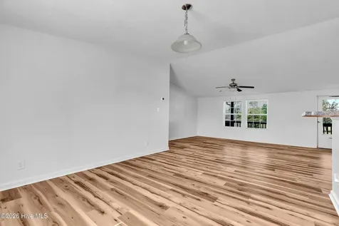 213 S Winchester Lane Hubert NC 28539