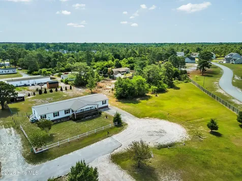 213 S Winchester Lane Hubert NC 28539