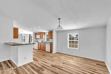 213 S Winchester Lane Hubert NC 28539