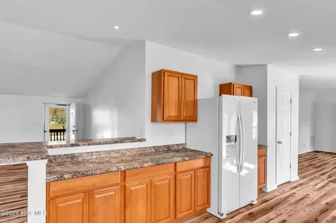 213 S Winchester Lane Hubert NC 28539