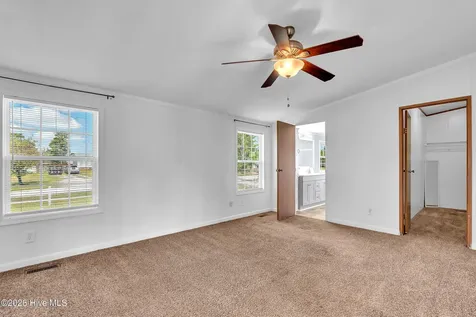 213 S Winchester Lane Hubert NC 28539