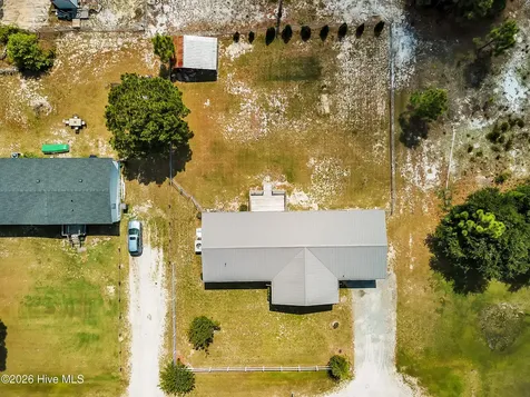 213 S Winchester Lane Hubert NC 28539