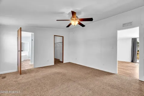 213 S Winchester Lane Hubert NC 28539