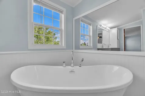 213 S Winchester Lane Hubert NC 28539