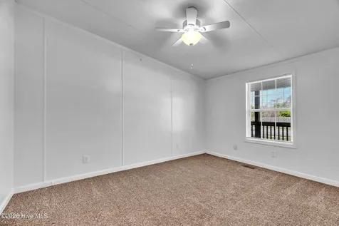 213 S Winchester Lane Hubert NC 28539